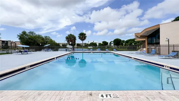 $2,050 | 8889 Fontainebleau Boulevard, Unit 201, Miami, FL 33172