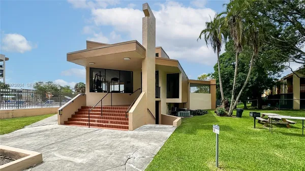 $2,050 | 8889 Fontainebleau Boulevard, Unit 201, Miami, FL 33172