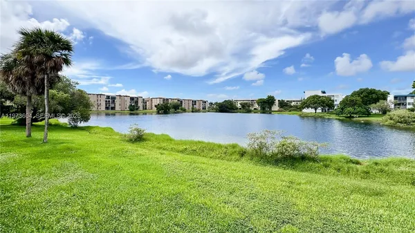 $2,050 | 8889 Fontainebleau Boulevard, Unit 201, Miami, FL 33172