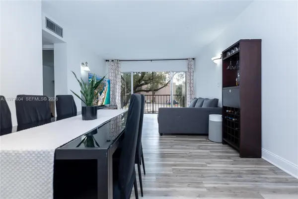 $2,050 | 8889 Fontainebleau Boulevard, Unit 201, Miami, FL 33172