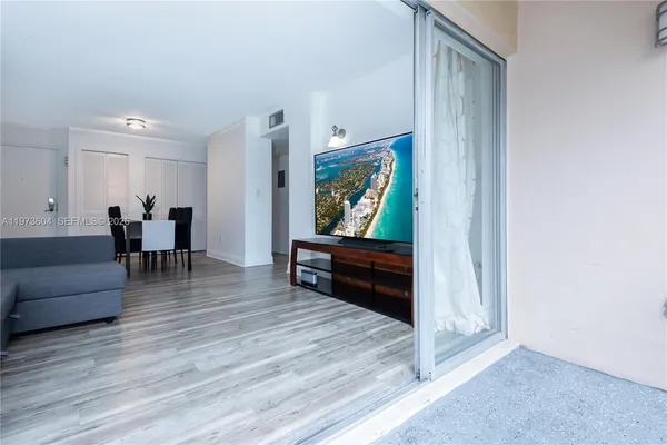 $2,050 | 8889 Fontainebleau Boulevard, Unit 201, Miami, FL 33172