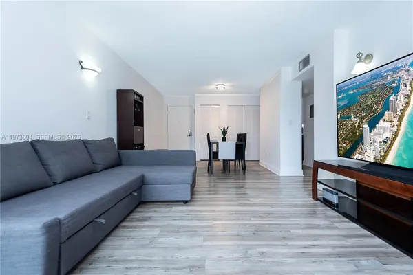 $2,050 | 8889 Fontainebleau Boulevard, Unit 201, Miami, FL 33172