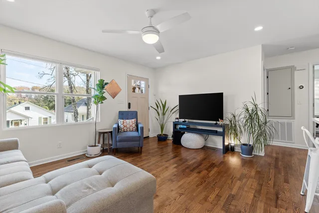 $2,500 | 807 Spears Avenue, Chattanooga, TN 37405