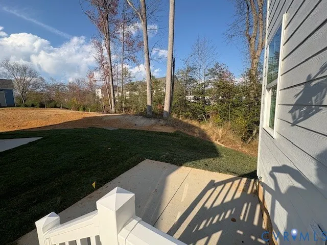 a view of backyard with pathway