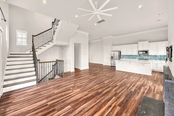 $3,725 | 9644 Knight Road, Houston, TX 77045