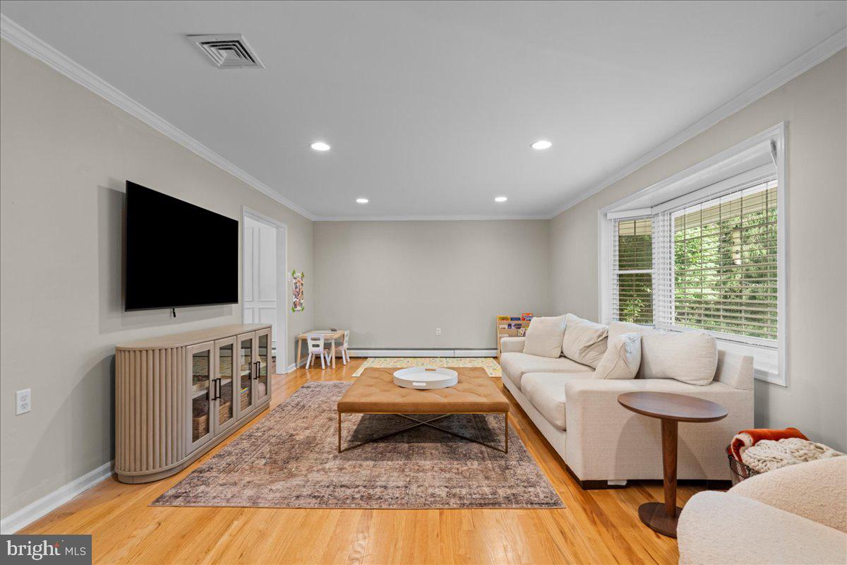 126 Short Road Doylestown, PA 18901 - Photo 6 of 38