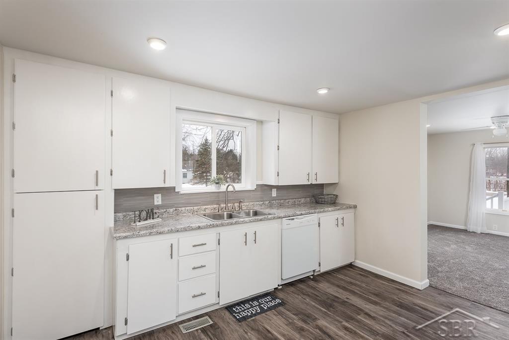 512 Sandow Road Midland, MI 48640 - Photo 6 of 19 31372273-5.JPG