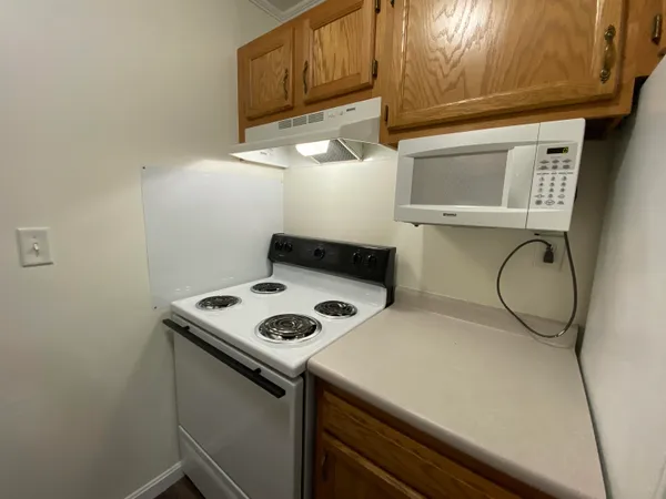 $1,669 | 3961 Old Brown Avenue, Unit 72, Manchester, NH 03103