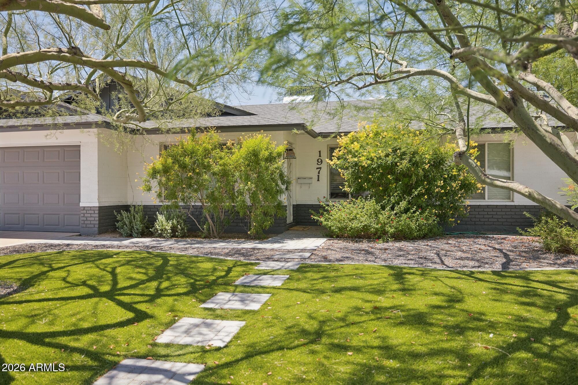 1971 East Del Rio Drive Tempe, AZ 85282 - Photo 2 of 19 _H__6112