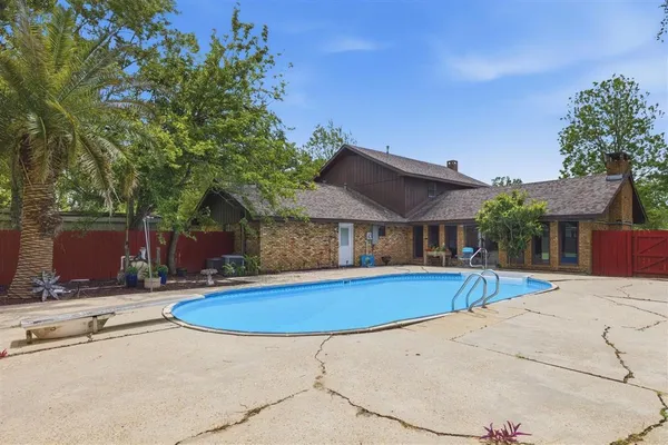 $285,000 | 406 South Lightner Avenue, Iowa, LA 70647