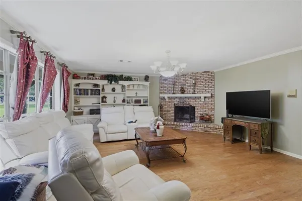 $285,000 | 406 South Lightner Avenue, Iowa, LA 70647