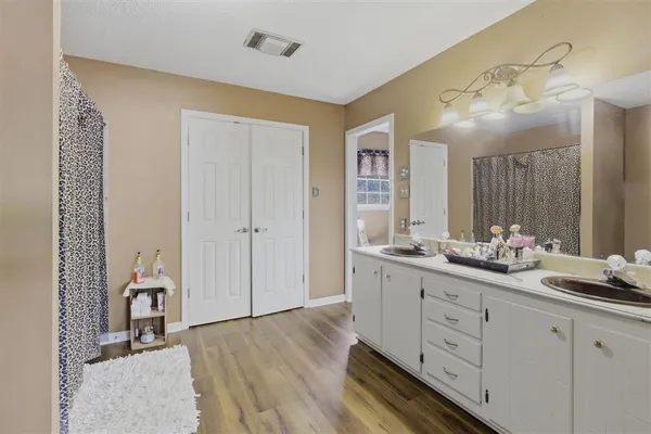 $285,000 | 406 South Lightner Avenue, Iowa, LA 70647