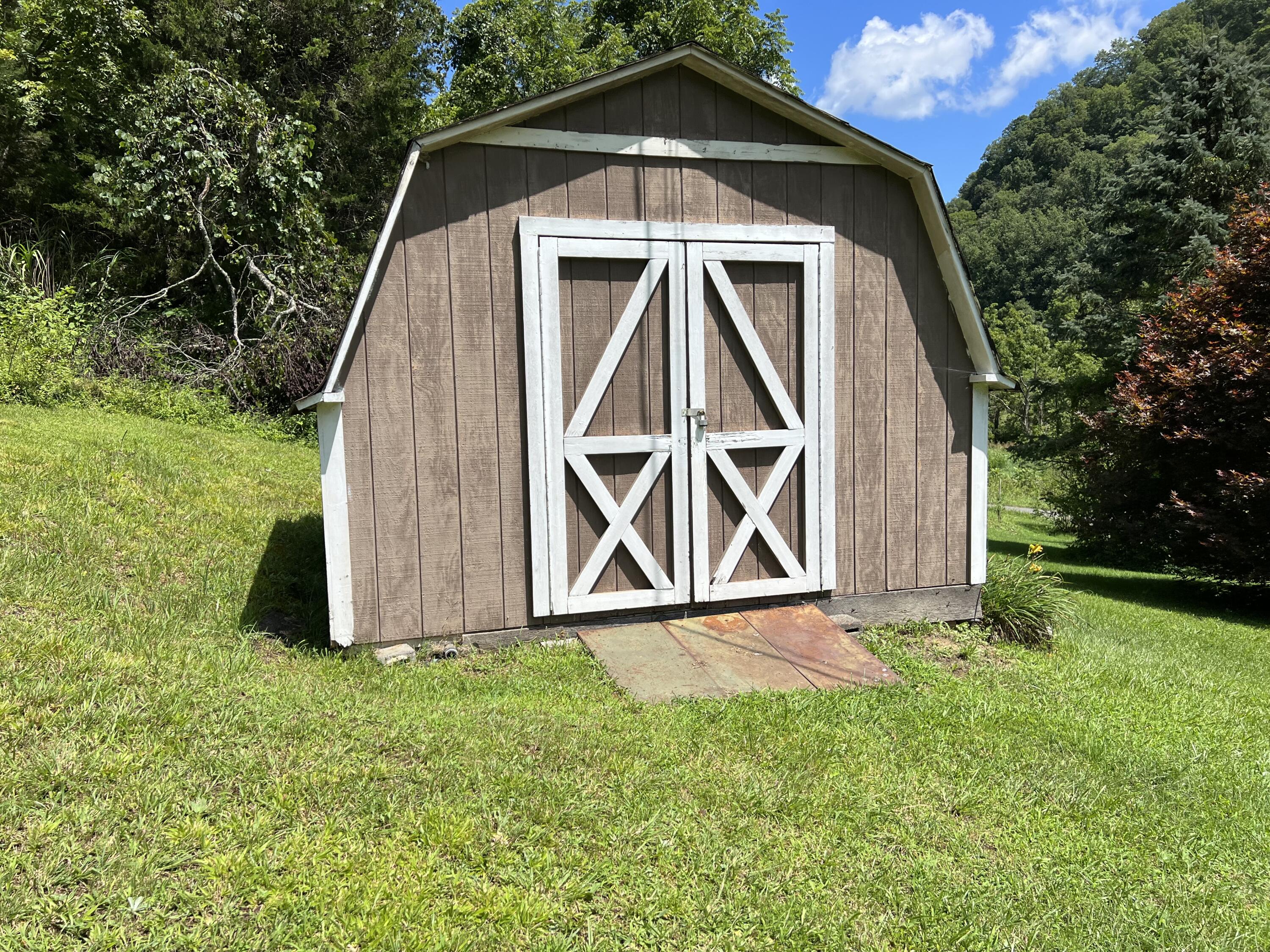 9146 Fairview Road Duffield, VA 24244 - Photo 9 of 43 MINI BARN