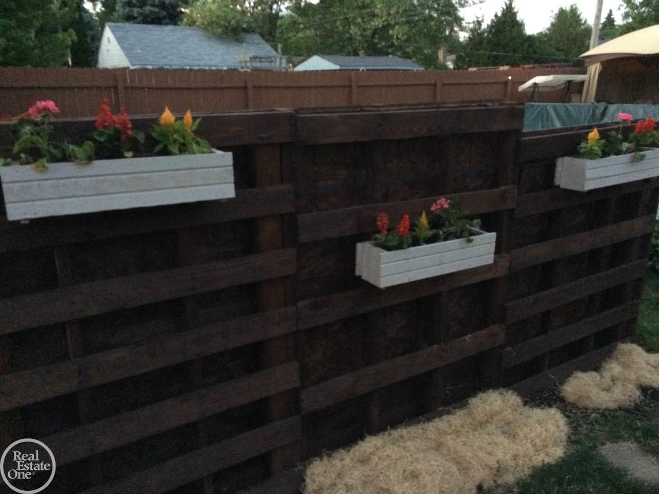 32230 Ruehle Avenue Warren, MI 48093 - Photo 32 of 34 flowers everywhere
