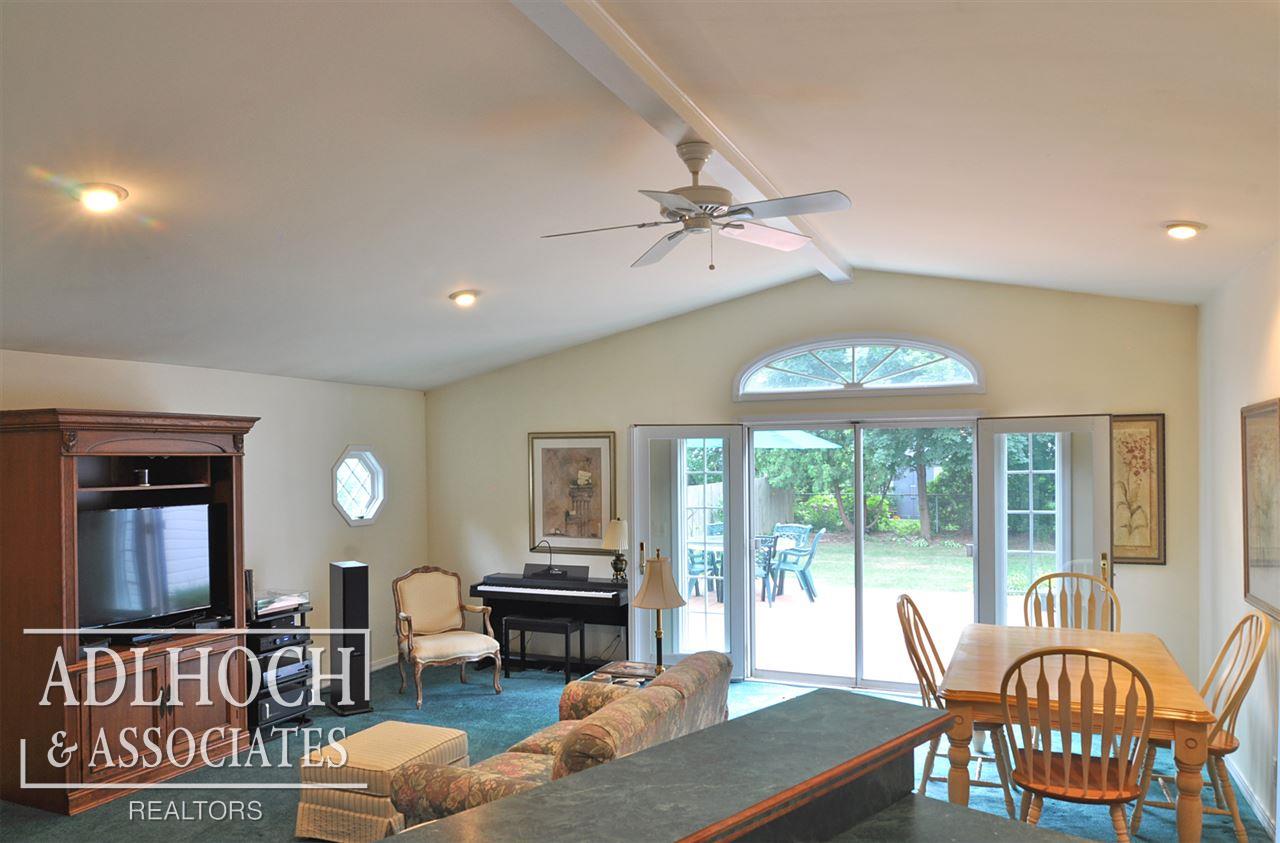 329 Moross Road Grosse Pointe, MI 48236 - Photo 9 of 20 31337428-8.JPG