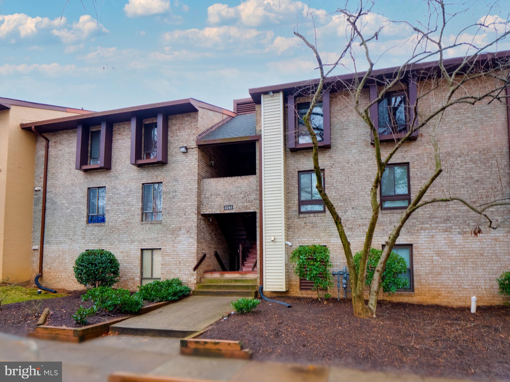 2245 Castle Rock Square, Unit 12C Reston, VA 20191 - Photo 3 of 37 Gallery Image 3