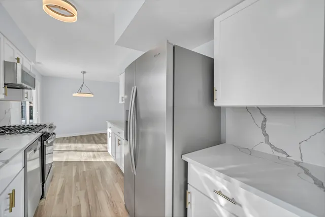 $395,900 | 813 Kansas Street, Carol Stream, IL 60188