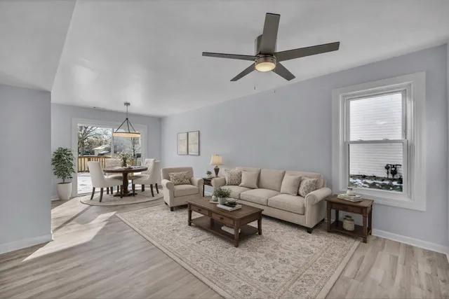 $395,900 | 813 Kansas Street, Carol Stream, IL 60188