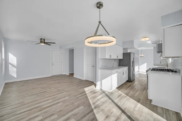 $395,900 | 813 Kansas Street, Carol Stream, IL 60188