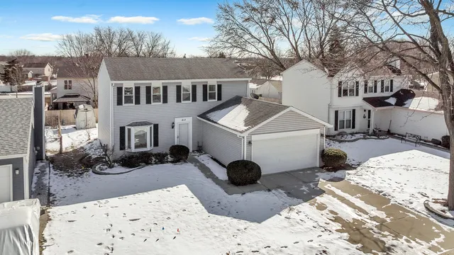 $395,900 | 813 Kansas Street, Carol Stream, IL 60188
