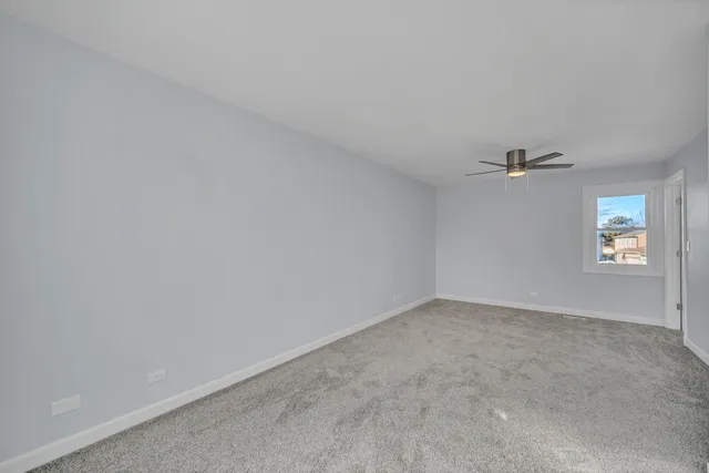 $395,900 | 813 Kansas Street, Carol Stream, IL 60188