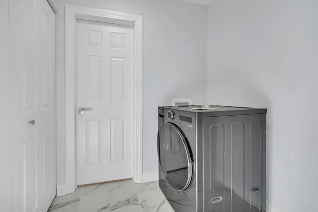 $395,900 | 813 Kansas Street, Carol Stream, IL 60188