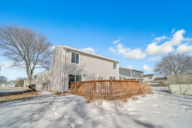 $395,900 | 813 Kansas Street, Carol Stream, IL 60188
