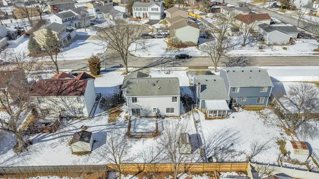 $395,900 | 813 Kansas Street, Carol Stream, IL 60188