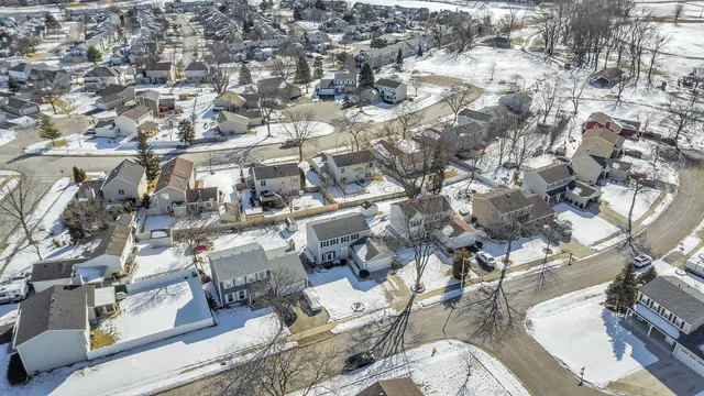 $395,900 | 813 Kansas Street, Carol Stream, IL 60188