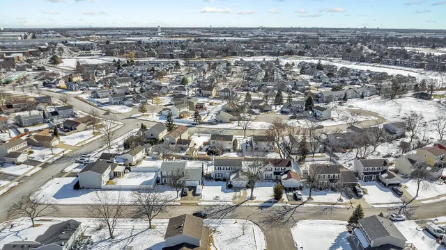 $395,900 | 813 Kansas Street, Carol Stream, IL 60188