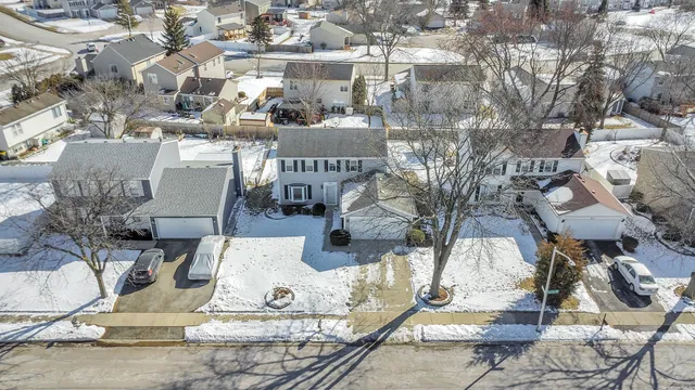 $395,900 | 813 Kansas Street, Carol Stream, IL 60188