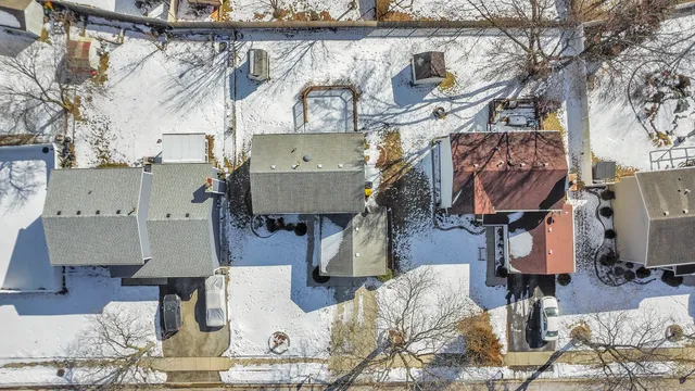 $395,900 | 813 Kansas Street, Carol Stream, IL 60188