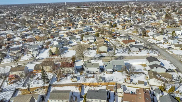 $395,900 | 813 Kansas Street, Carol Stream, IL 60188