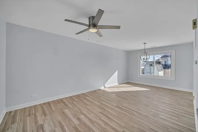 $395,900 | 813 Kansas Street, Carol Stream, IL 60188