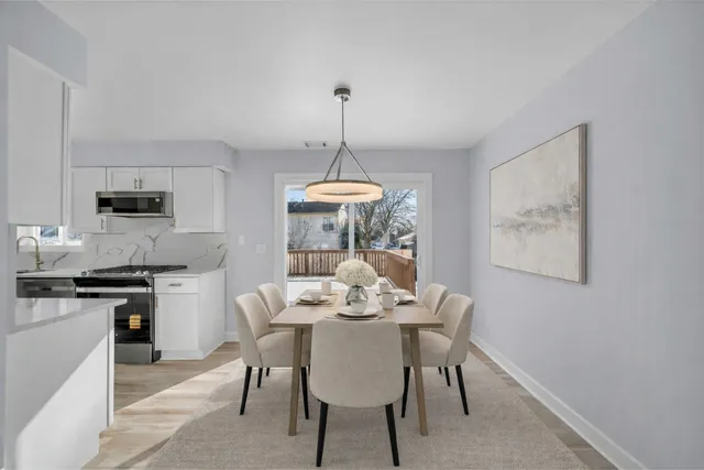 $395,900 | 813 Kansas Street, Carol Stream, IL 60188