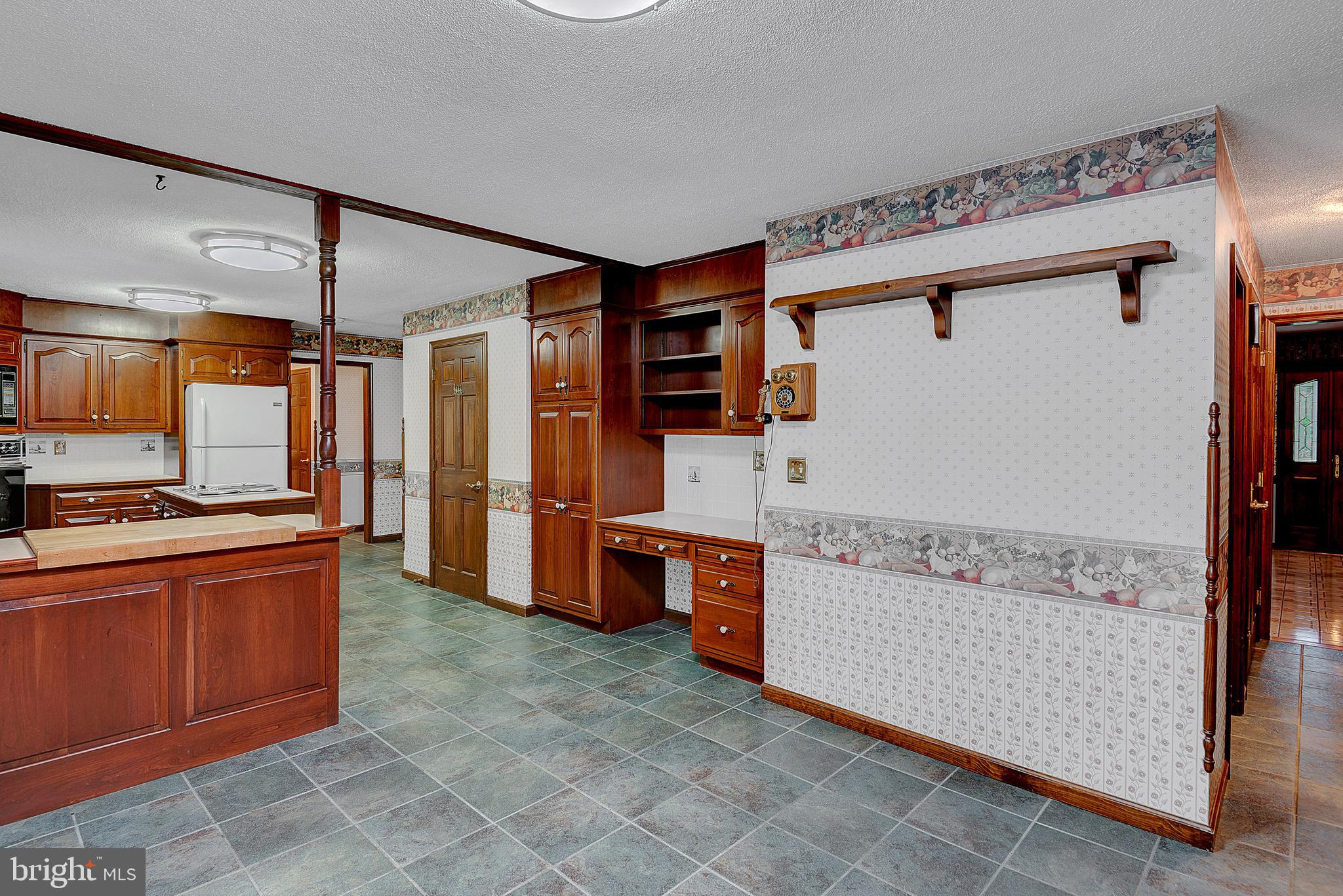 586 Spring Lane Boiling Springs, PA 17007 - Photo 9 of 59 Gallery Image 9