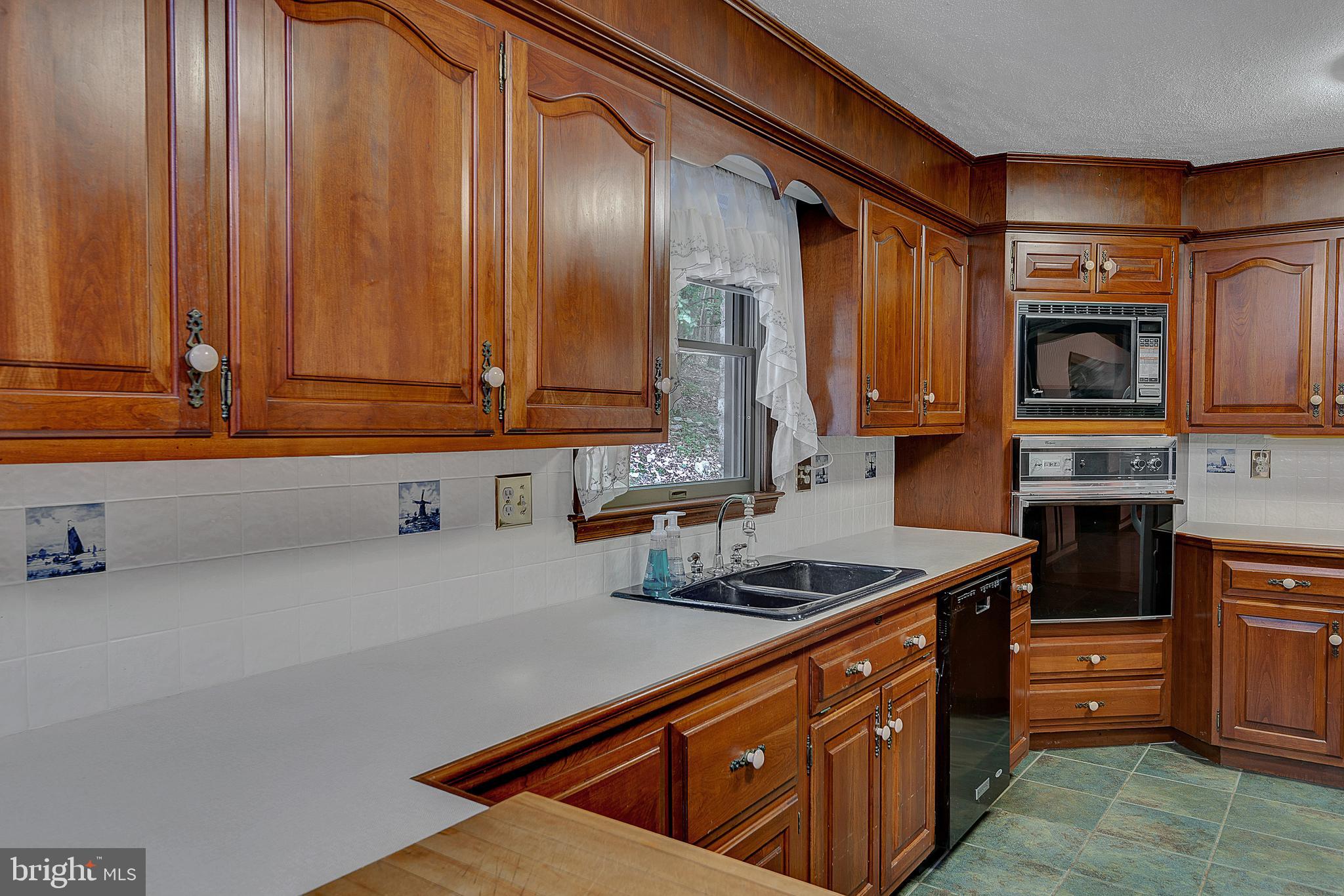 586 Spring Lane Boiling Springs, PA 17007 - Photo 10 of 59 Gallery Image 10