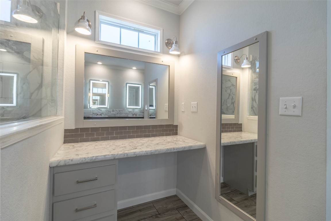 425 High View Ranch Drive Cedar Creek, TX 78612 - Photo 25 of 36 Full bath with vanity, healthy amount of natural light, and backsplash