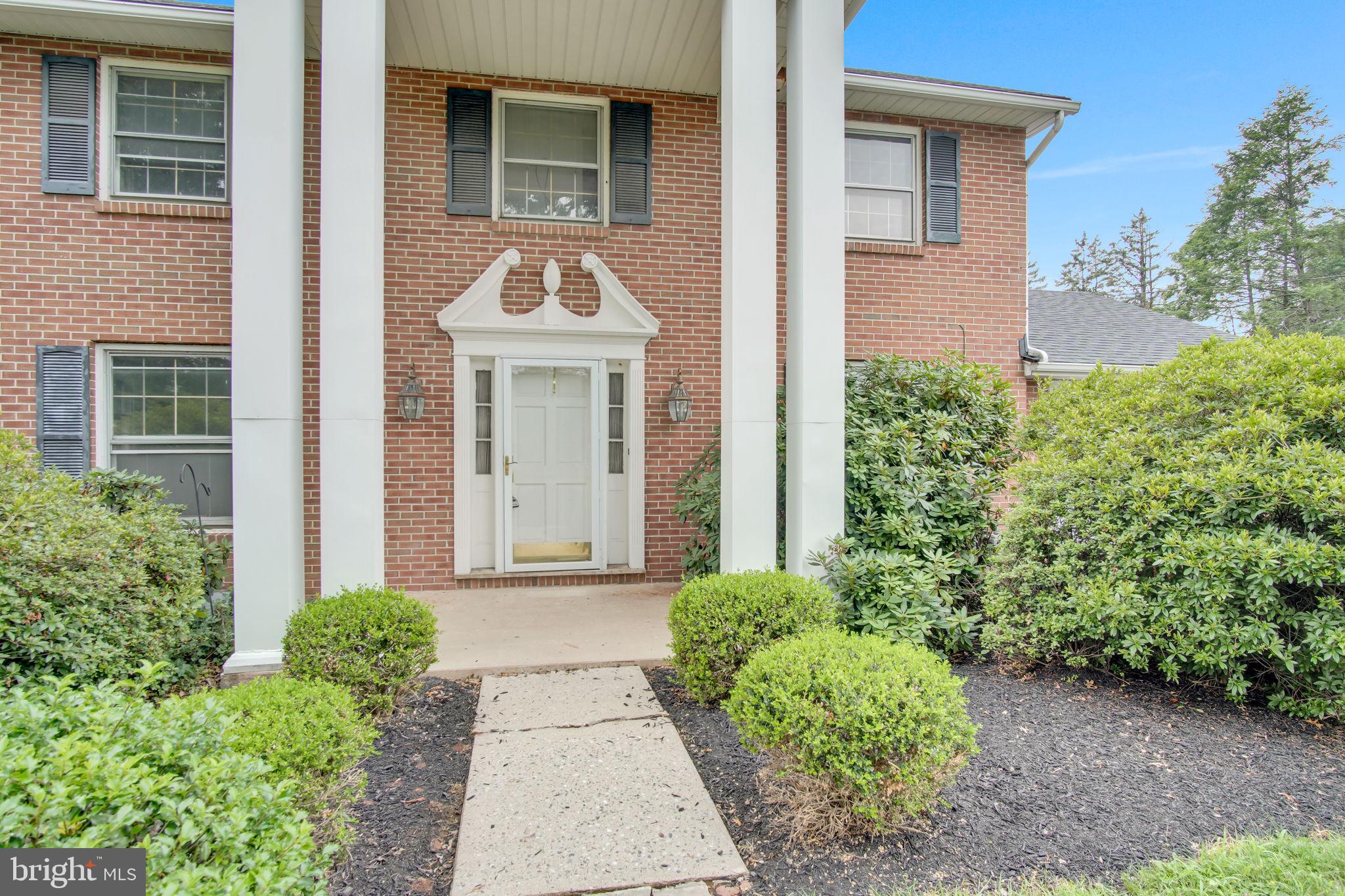 811 Greenbriar Road York, PA 17404 - Photo 3 of 57 Gallery Image 3