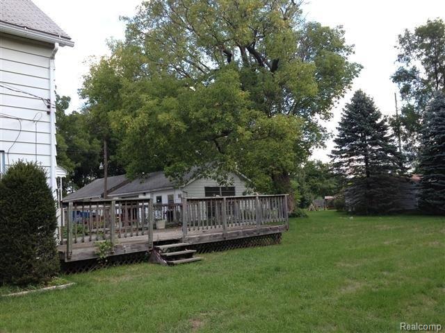 203 South Milford Road Highland, MI 48357 - Photo 3 of 10 Deck