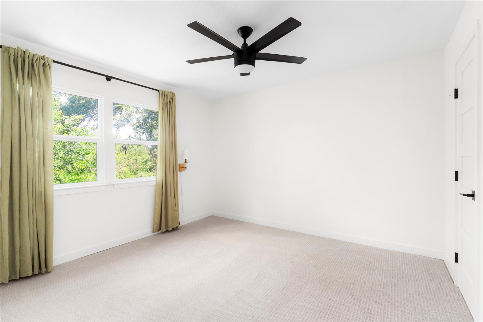 1511 Camp Craft Road, Unit D West Lake Hills, TX 78746 - Photo 21 of 29 an empty room