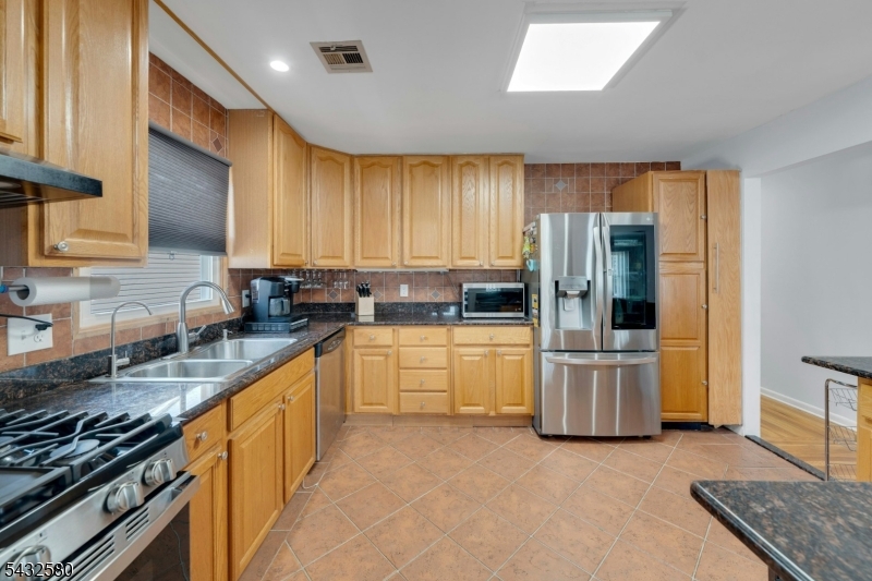 2657 Spruce Street Union, NJ 07083 - Photo 10 of 44
