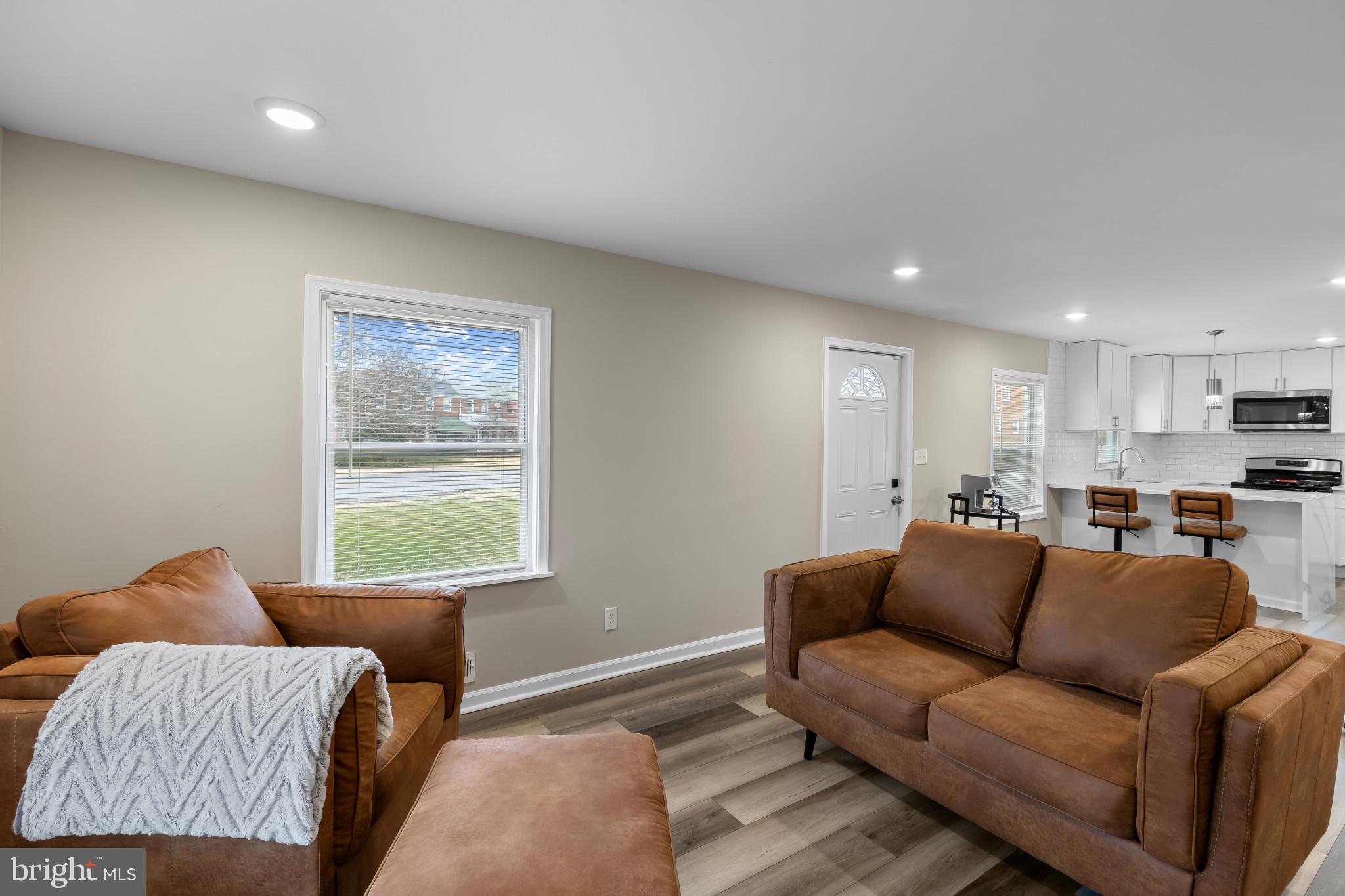 407 Trappe Road Dundalk, MD 21222 - Photo 11 of 46 Living Room
