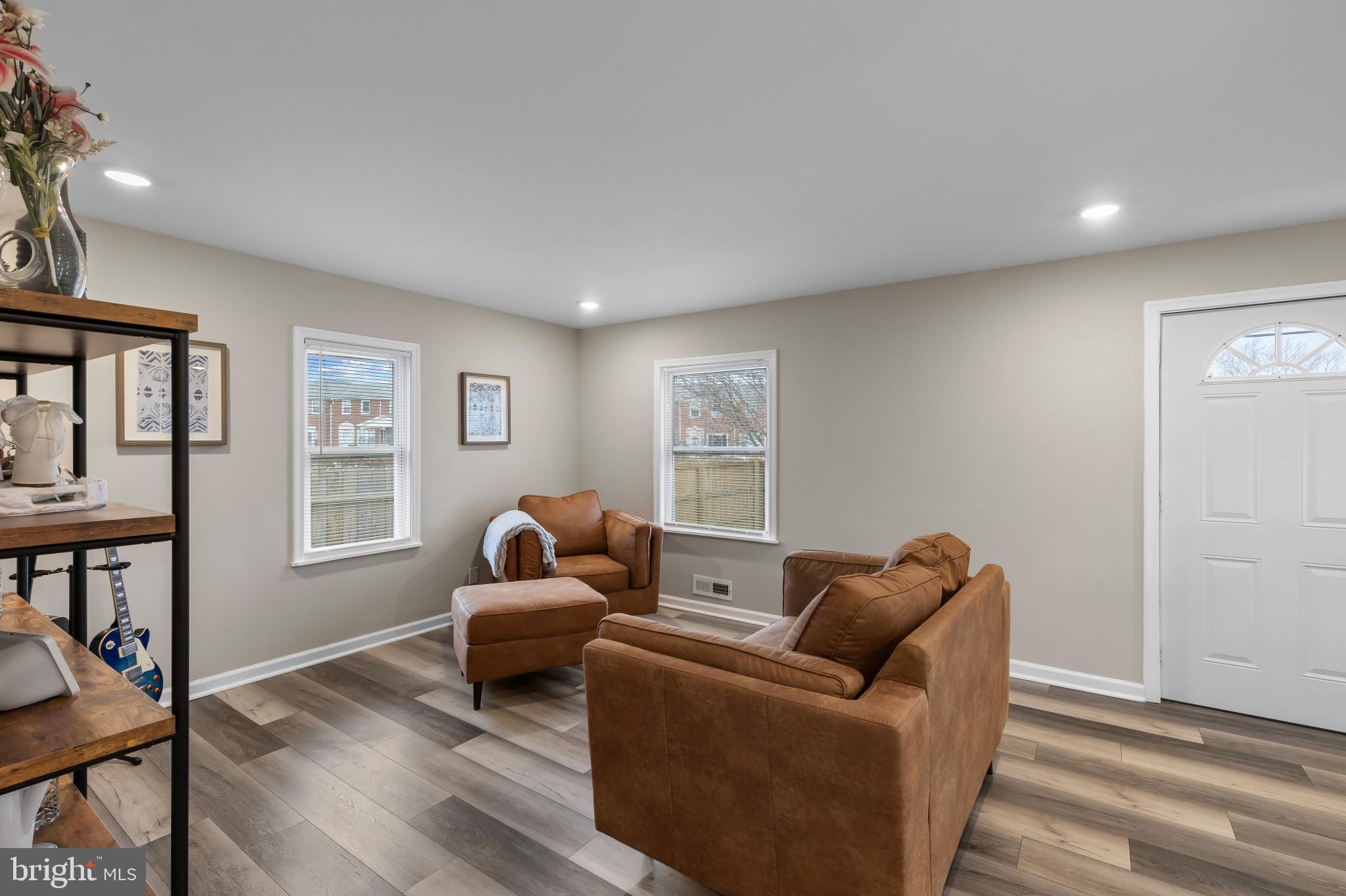407 Trappe Road Dundalk, MD 21222 - Photo 13 of 46 Living Room