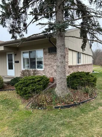 $158,000 | 25225 Potomac Drive, Unit 8, South Lyon, MI 48178