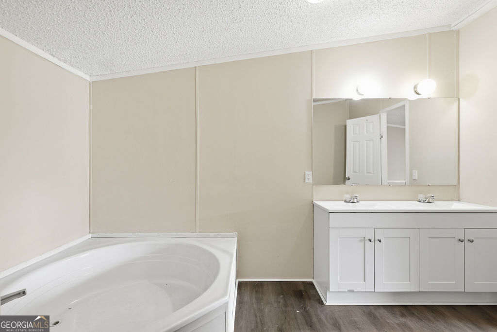 196 Barn Rd Circle Jesup, GA 31545 - Photo 22 of 31 a bathroom with a bathtub and a sink