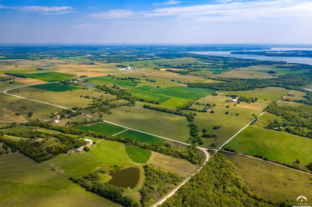 $230,000 | 1230 East 100 Road, Berryton, KS 66409