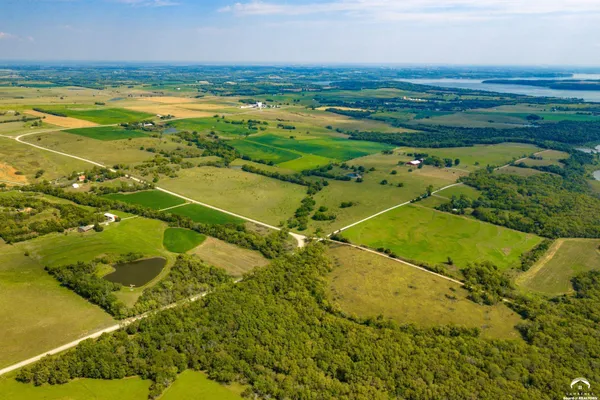 $230,000 | 1230 East 100 Road, Berryton, KS 66409