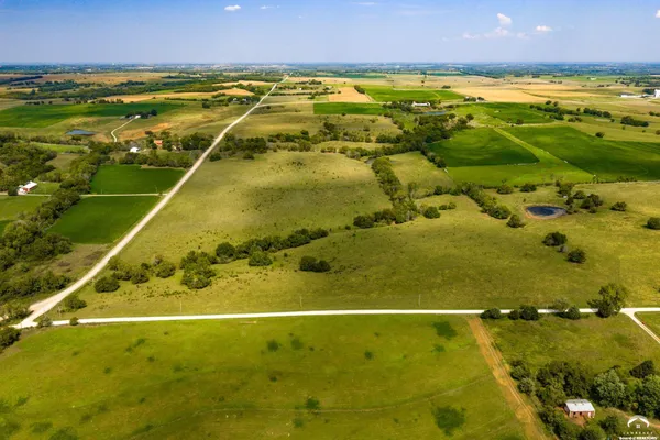 $230,000 | 1230 East 100 Road, Berryton, KS 66409