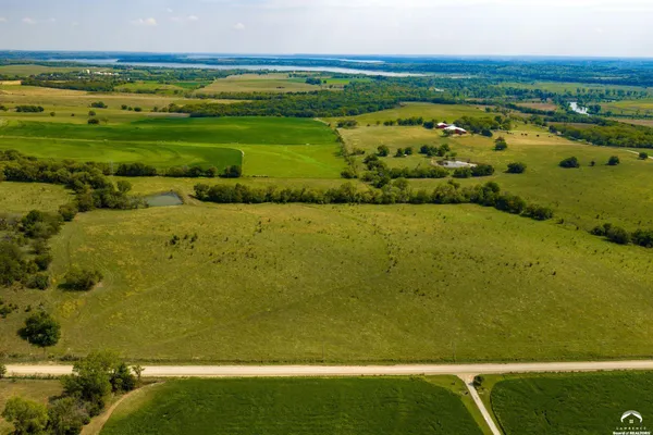 $230,000 | 1230 East 100 Road, Berryton, KS 66409